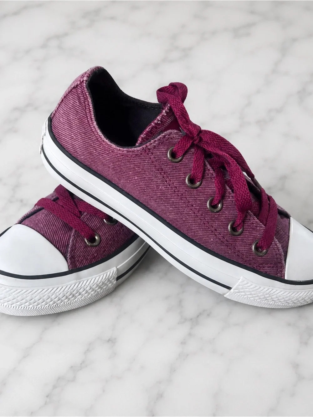 Kids Low-Top converse Sneakers in Plum